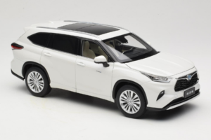 Toyota Highlander XU70 Bianco OEM 1:18 26071-2011 Pressofusione — immagine 6 di 8