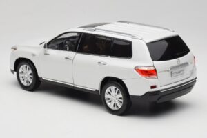 Toyota Highlander XU40 Bianco Paudi Model 1:18 2043612-W1 Pressofusione — immagine 7 di 8