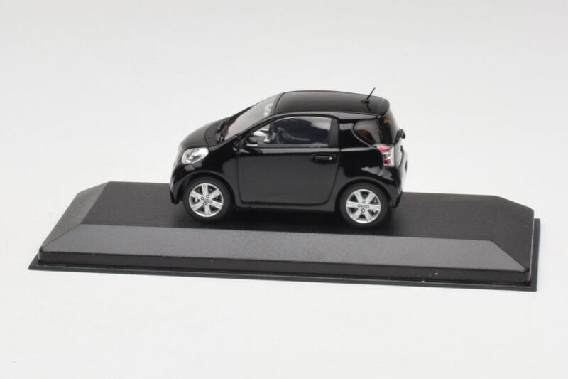 Toyota iQ Nero Mica Minichamps 1:43 403166803 Pressofusione