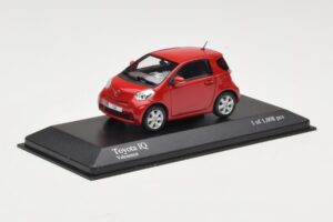 Toyota iQ Rosso Minichamps 1:43 400166800 Pressofusione — immagine 2 di 4