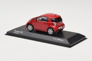 Toyota iQ Rosso Minichamps 1:43 400166800 Pressofusione — immagine 3 di 4