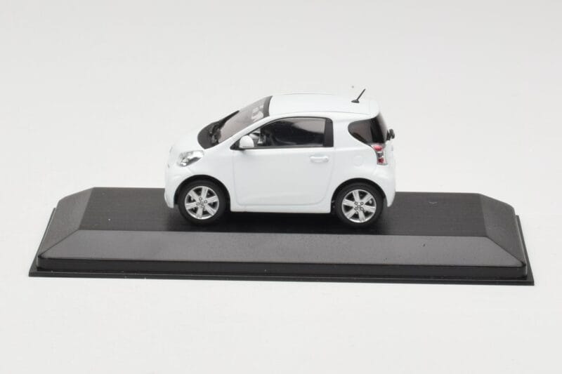 Toyota iQ Bianco Minichamps 1:43 TOYOTA009 Pressofusione