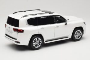 Toyota Land Cruiser J300 ZX Bianco LCD 1:18 LCD18013-ZX-WH Pressofusione — immagine 3 di 8