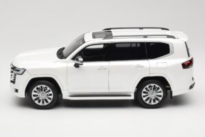 Toyota Land Cruiser J300 ZX Bianco LCD 1:18 LCD18013-ZX-WH Pressofusione — immagine 4 di 8