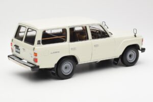 Toyota Land Cruiser J60 Bianco Kyosho 1:18 08956W Pressofusione — immagine 3 di 8