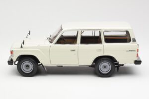Toyota Land Cruiser J60 Bianco Kyosho 1:18 08956W Pressofusione — immagine 4 di 8