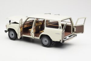 Toyota Land Cruiser J60 Bianco Kyosho 1:18 08956W Pressofusione — immagine 5 di 8