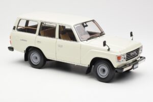 Toyota Land Cruiser J60 Bianco Kyosho 1:18 08956W Pressofusione — immagine 6 di 8