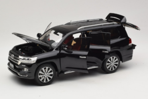 Toyota Land Cruiser LC200 Nero Kengfai 1:18 KF024-13 Pressofusione — immagine 2 di 8
