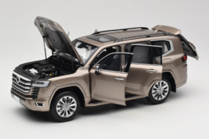 Toyota Land Cruiser LC300 ZX Oro LCD 1:18 LCD18013-ZX-GO Pressofusione — immagine 2 di 8
