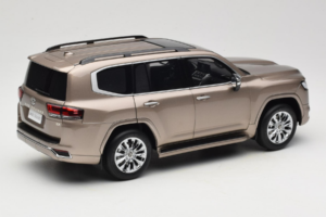 Toyota Land Cruiser LC300 ZX Oro LCD 1:18 LCD18013-ZX-GO Pressofusione — immagine 3 di 8