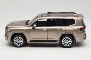 Toyota Land Cruiser LC300 ZX Oro LCD 1:18 LCD18013-ZX-GO Pressofusione — immagine 4 di 8