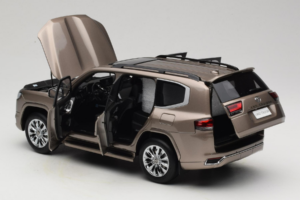 Toyota Land Cruiser LC300 ZX Oro LCD 1:18 LCD18013-ZX-GO Pressofusione — immagine 5 di 8