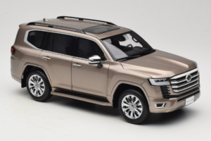 Toyota Land Cruiser LC300 ZX Oro LCD 1:18 LCD18013-ZX-GO Pressofusione — immagine 6 di 8