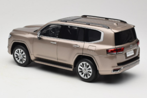 Toyota Land Cruiser LC300 ZX Oro LCD 1:18 LCD18013-ZX-GO Pressofusione — immagine 7 di 8