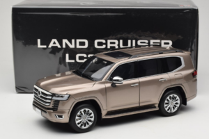 Toyota Land Cruiser LC300 ZX Oro LCD 1:18 LCD18013-ZX-GO Pressofusione — immagine 8 di 8