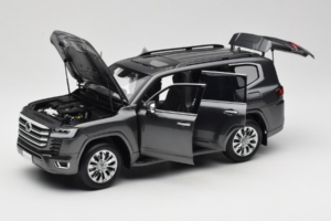 Toyota Land Cruiser LC300 ZX Grigio LCD 1:18 LCD18013-ZX-GR Pressofusione — immagine 2 di 8