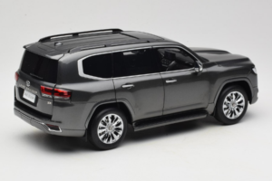 Toyota Land Cruiser LC300 ZX Grigio LCD 1:18 LCD18013-ZX-GR Pressofusione — immagine 3 di 8