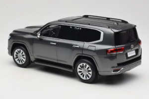 Toyota Land Cruiser LC300 ZX Grigio LCD 1:18 LCD18013-ZX-GR Pressofusione — immagine 7 di 8