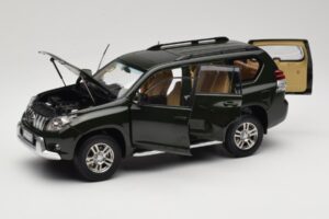 Toyota Land Cruiser Prado J150 Verde Paudi Model 1:18 623132-GR Pressofusione — immagine 2 di 8