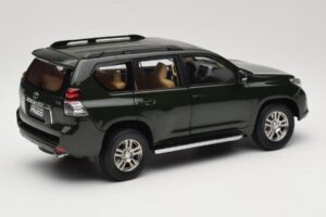 Toyota Land Cruiser Prado J150 Verde Paudi Model 1:18 623132-GR Pressofusione — immagine 3 di 8