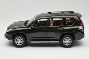 Toyota Land Cruiser Prado J150 Verde Paudi Model 1:18 623132-GR Pressofusione — immagine 4 di 8