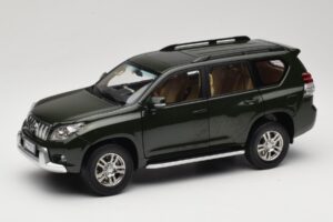 Toyota Land Cruiser Prado J150 Verde Paudi Model 1:18 623132-GR Pressofusione