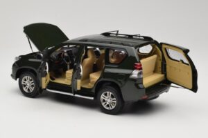 Toyota Land Cruiser Prado J150 Verde Paudi Model 1:18 623132-GR Pressofusione — immagine 5 di 8