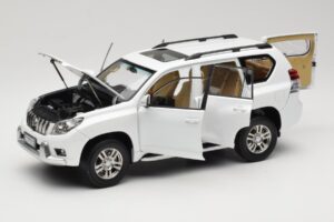 Toyota Land Cruiser Prado J150 Bianco Paudi Model 1:18 623132-WH Pressofusione — immagine 2 di 8