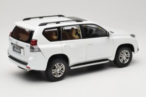 Toyota Land Cruiser Prado J150 Bianco Paudi Model 1:18 623132-WH Pressofusione — immagine 3 di 8