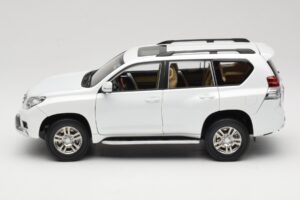 Toyota Land Cruiser Prado J150 Bianco Paudi Model 1:18 623132-WH Pressofusione — immagine 4 di 8