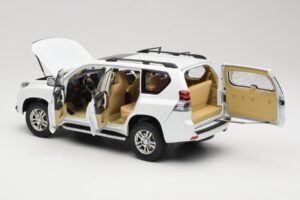 Toyota Land Cruiser Prado J150 Bianco Paudi Model 1:18 623132-WH Pressofusione — immagine 5 di 8