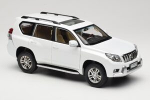 Toyota Land Cruiser Prado J150 Bianco Paudi Model 1:18 623132-WH Pressofusione — immagine 6 di 8