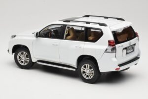 Toyota Land Cruiser Prado J150 Bianco Paudi Model 1:18 623132-WH Pressofusione — immagine 7 di 8
