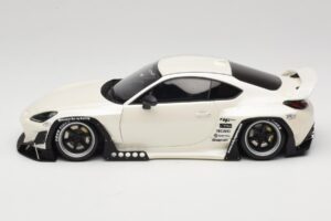 Toyota Pandem GR86 ZN8 Crystal White GT Spirit 1:18 GT498 Resina — immagine 3 di 6