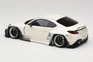 Toyota Pandem GR86 ZN8 Crystal White GT Spirit 1:18 GT498 Resina — immagine 5 di 6
