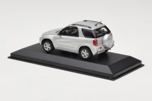 Toyota RAV4 XA20 Argento Interno Chiaro Minichamps 1:43 31434205 Pressofusione — immagine 3 di 4