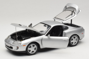 Toyota Supra A80 Argento Kyosho 1:18 8847 Pressofusione — immagine 2 di 8