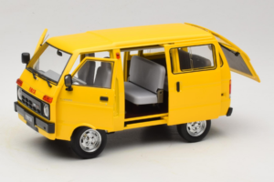 Toyota TJ110 Tianjin Huali Giallo OEM 1:18 TOYOTA014 Pressofusione — immagine 2 di 8