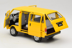 Toyota TJ110 Tianjin Huali Giallo OEM 1:18 TOYOTA014 Pressofusione — immagine 5 di 8