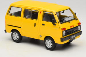 Toyota TJ110 Tianjin Huali Giallo OEM 1:18 TOYOTA014 Pressofusione — immagine 6 di 8