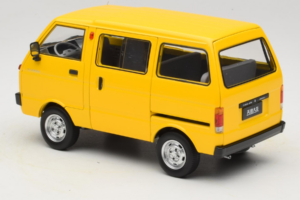 Toyota TJ110 Tianjin Huali Giallo OEM 1:18 TOYOTA014 Pressofusione — immagine 7 di 8