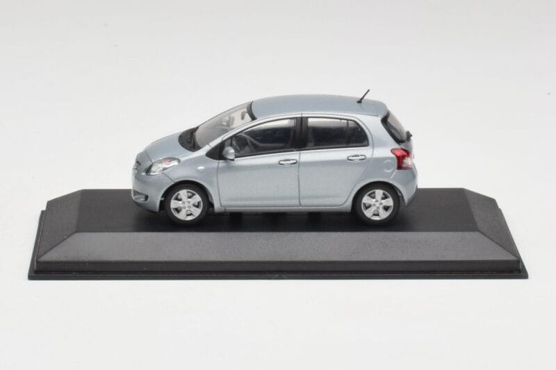 Toyota Yaris Mk2 Glacier Blu Minichamps 1:43 TOYOTA001 Pressofusione