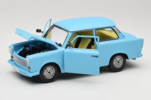 Trabant 601 Blu Sun Star 1:18 4290 Pressofusione — immagine 2 di 8