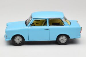 Trabant 601 Blu Sun Star 1:18 4290 Pressofusione — immagine 4 di 8