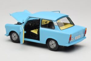 Trabant 601 Blu Sun Star 1:18 4290 Pressofusione — immagine 5 di 8