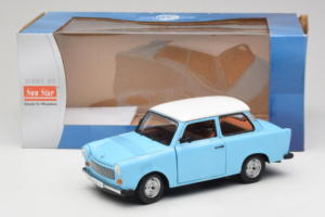 Trabant 601 Deluxe Blu Bianco Sun Star 1:18 4286 Pressofusione — immagine 6 di 6