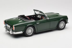 Triumph TR4 British Racing Green Revell 1:18 08827-T1 Pressofusione — immagine 3 di 8