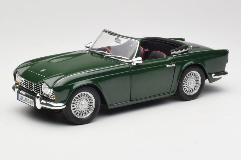 Triumph TR4 British Racing Green Revell 1:18 08827-T1 Pressofusione