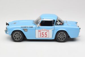 Triumph TR4 Rally Car Revell 1:18 8773 Pressofusione — immagine 4 di 8